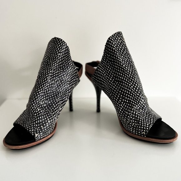 Balenciaga Glove Python Slingback Sandals - Picture 5 of 7